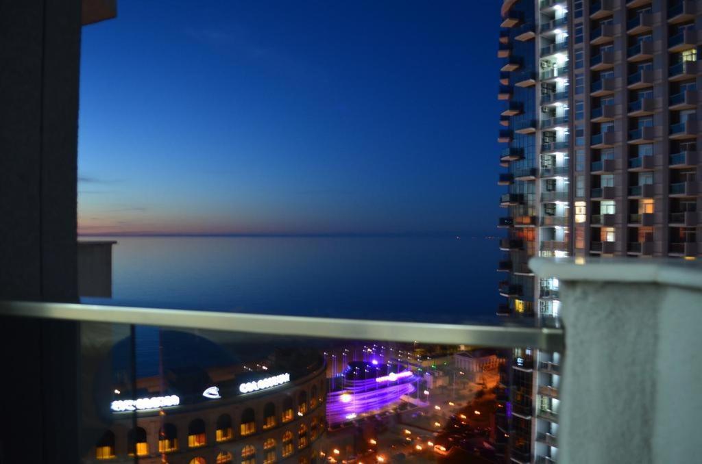 Apartment Orbi Sea Tower David Батуми Экстерьер фото
